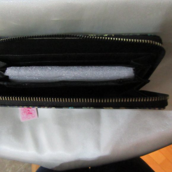 New  -Ladies Wallets Kitten purchase 2 for $30.00 - Picture 8 of 8